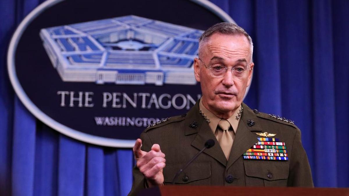 El Jefe de los Jefes Conjuntos, general Joseph Dunford, habla con los periodistas sobre la operación de Níger durante una sesión informativa en el Pentágono, el lunes, 23 de octubre de 2017.