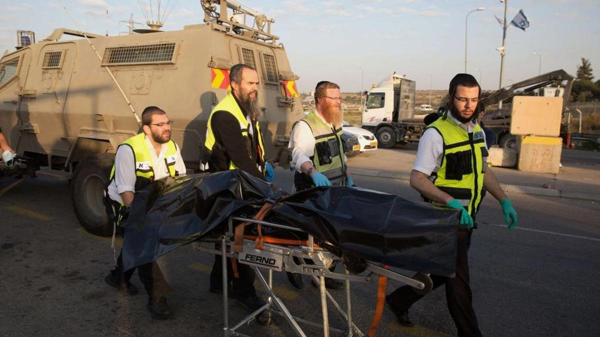 El agresor, un palestino de 34 años, Issam Thawabteh, originario de Beit Fajjar, fue abatido por fuerzas israelíes presentes en el lugar.