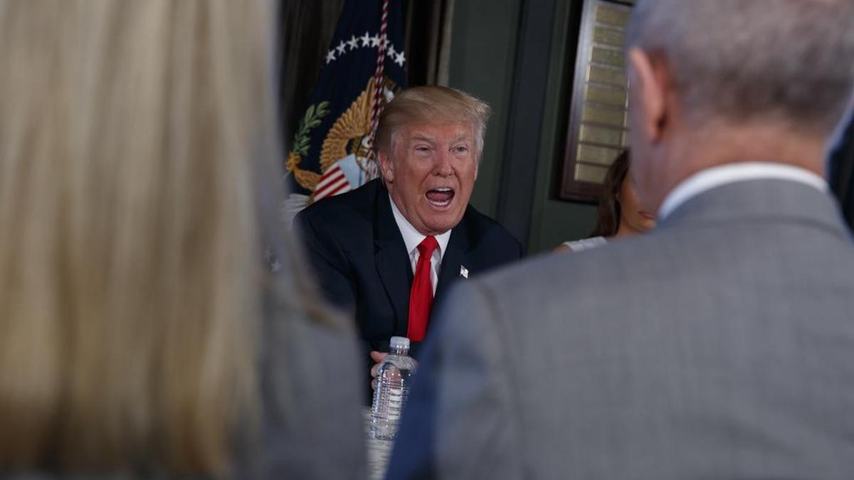 El presidente Donald Trump habla de Corea del Norte durante una sesión informativa el martes 8 de agosto de 2017, en el Trump National Golf Club en Bedminster, N.J.