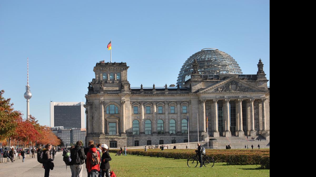 
Un ataque cibernético al Bundestag (parlamento alemán) descubierto en mayo estuvo ejecutado por piratas informáticos rusos, informó el martes la edición digital del semanario alemán Der Spiegel.
