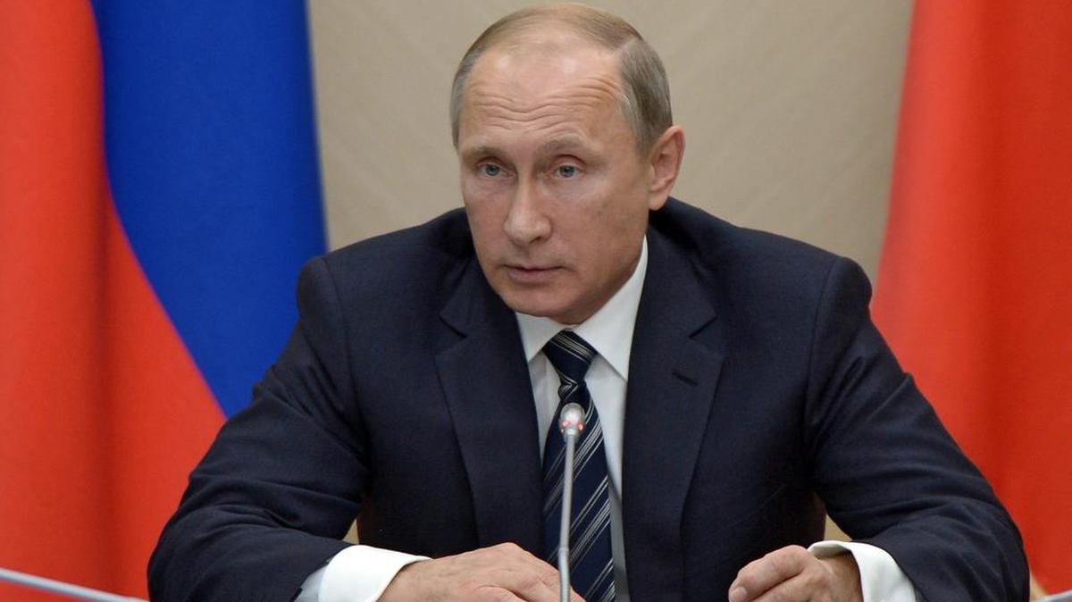 
El presidente ruso, Vladimir Putin, afirmó que los bombardeos rusos son conformes con el derecho internacional, ya que responden a un pedido de ayuda militar formulado por la presidencia siria.
