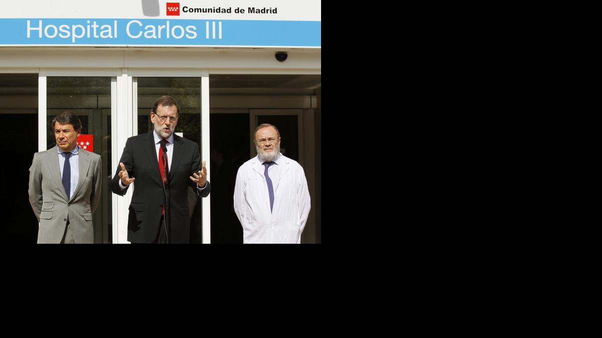 <cutline_leadin>El presidente</cutline_leadin> del Gobierno español, Mariano Rajoy, acudió el viernes al hospital Carlos III para interesarse por la auxiliar de enfermería contagiada por virus del ébola. <252><252>