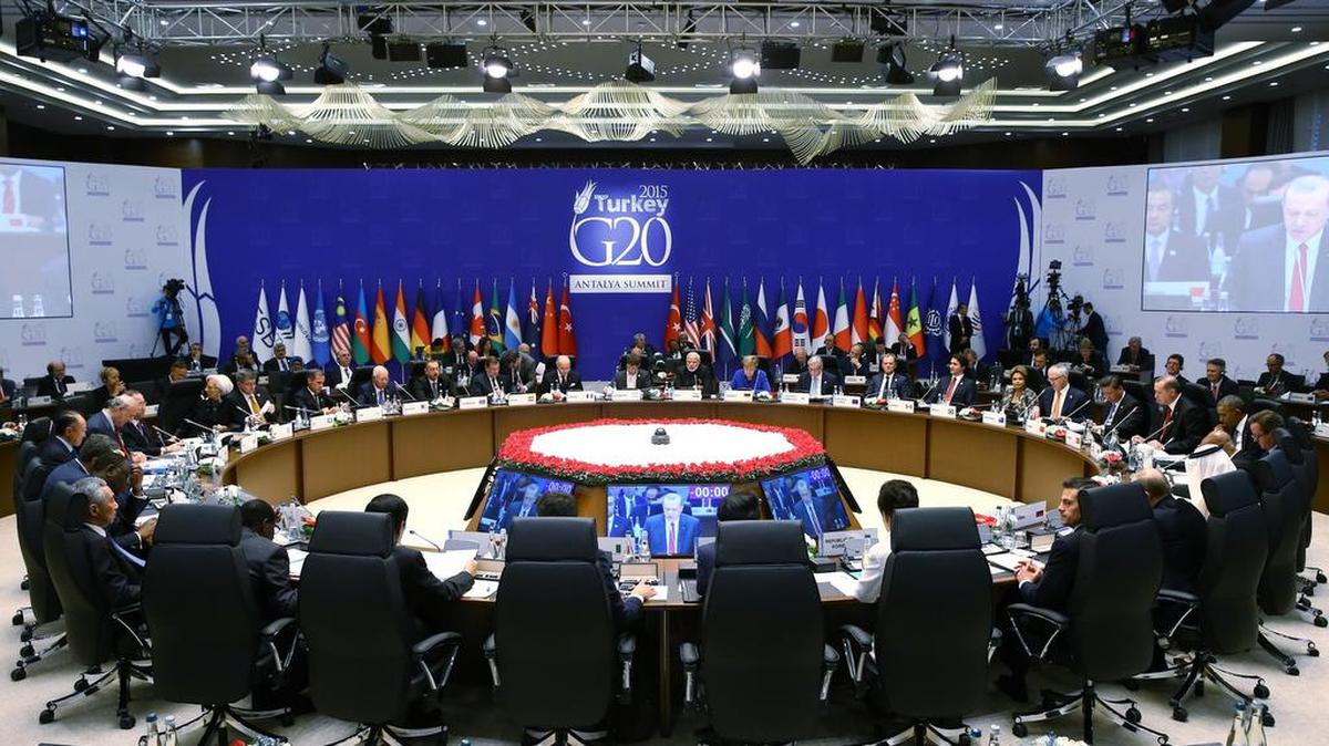 En total, 195 países participarán en la COP21, que quedó reducida a la negociación, después de que los atentados de París obligaran a anular por motivos de seguridad los conciertos y actividades festivas anexas.