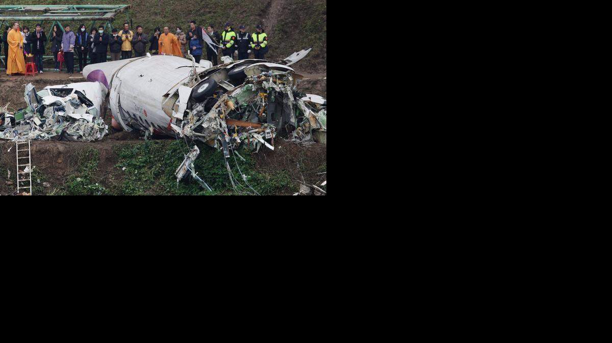
Momentos antes de que el vuelo 235 de TransAsia Airways se inclinara pronunciadamente y cayese a un río, uno de sus pilotos dijo “mayday, mayday, extinción de motor”, dijo el jueves un funcionario de aviación.
