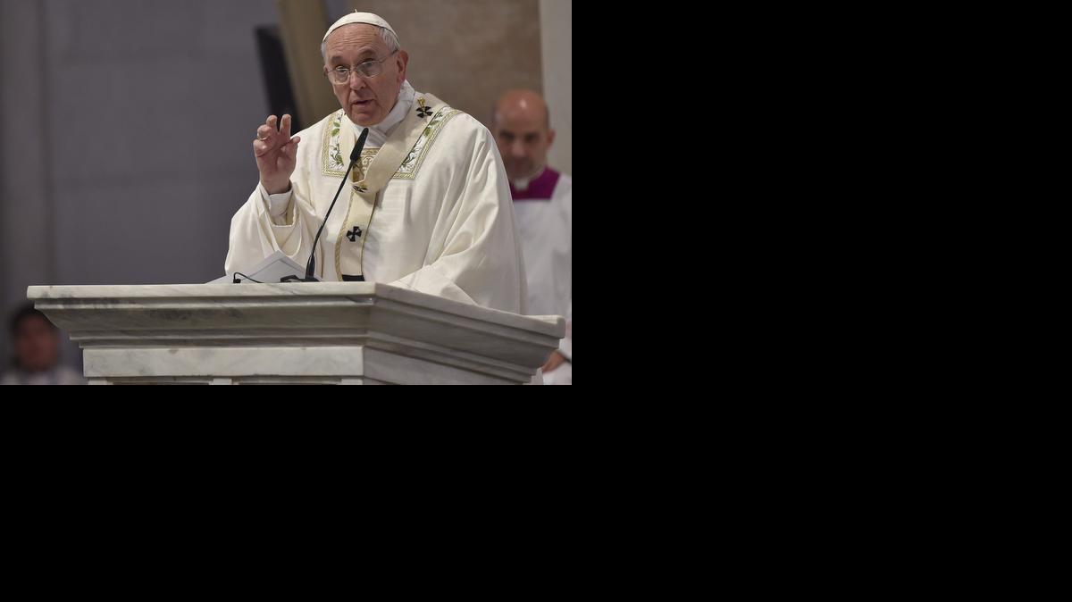 
El papa Francisco recordó el viernes que es un ‘deber escuchar la voz de los pobres y romper las cadenas de la injusticia’, en el discurso que pronunció durante el encuentro con el presidente, Benigno Aquino, en Manila.
