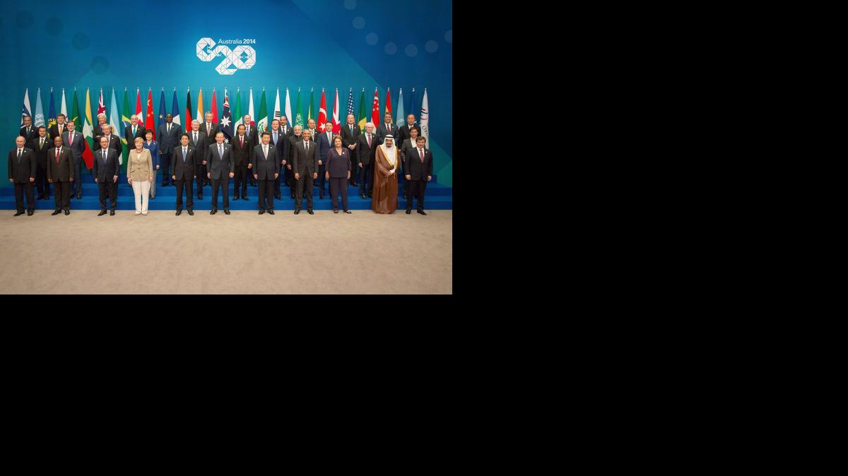 <cutline_leadin>Los</cutline_leadin> <cutline_leadin>líderes</cutline_leadin> del G20 que se reunieron en Brisbane, Australia, posan el sábado para una foto de recuerdo.