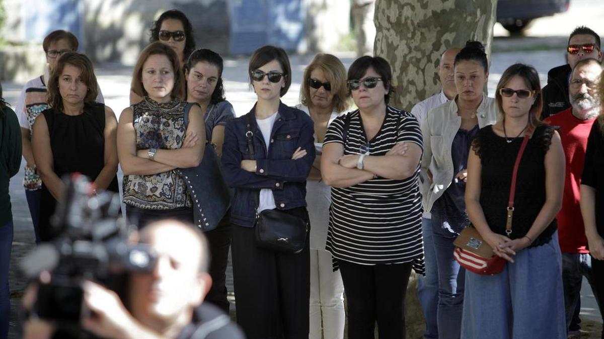
Vecinos en La Coruña guardaron el domingo cinco minutos de silencio en recuerdo a las personas que perdieron la vida en el accidente durante una carrera profesinal de autos.
