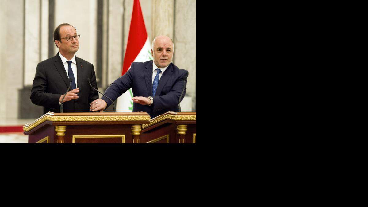 
El nuevo primer ministro iraquí Haidar al-Abadi (der.), y el presidente francés Francois Hollande celebran una conferencia de prensa en Bagdad, el 12 de septiembre de 2014.
