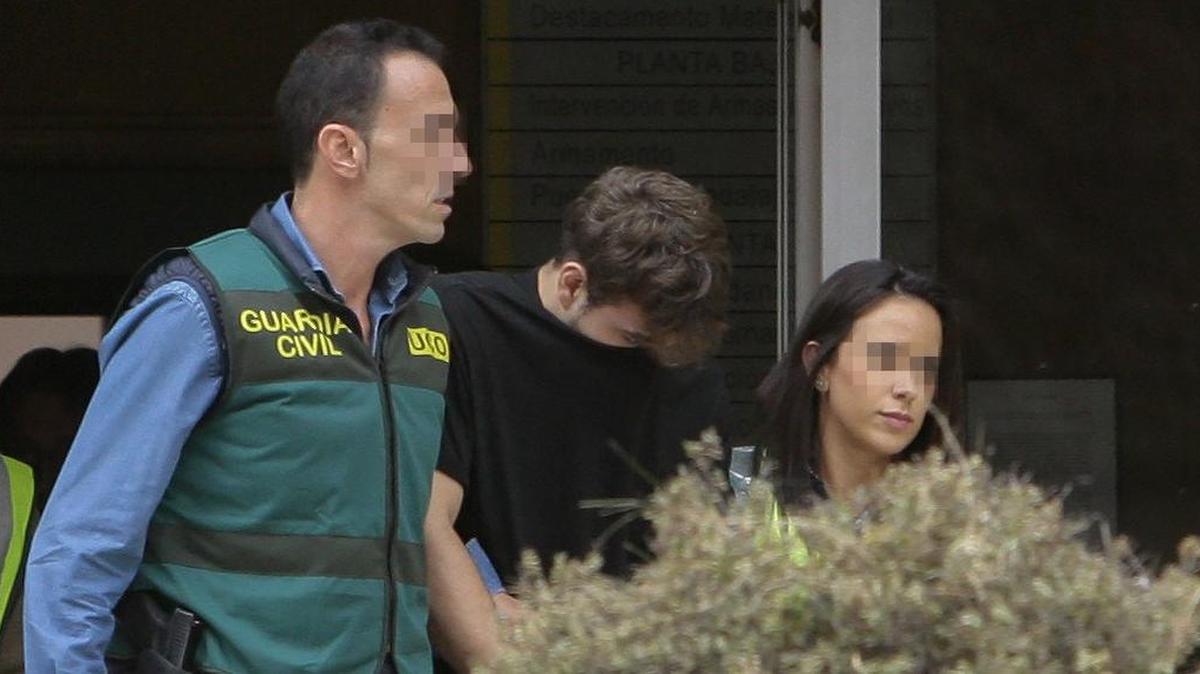El presunto asesino de Pioz (Guadalajara), François Patrick Nogueira Gouveia, a su llegada a la Comandancia de la Guardia Civil de Guadalajara.