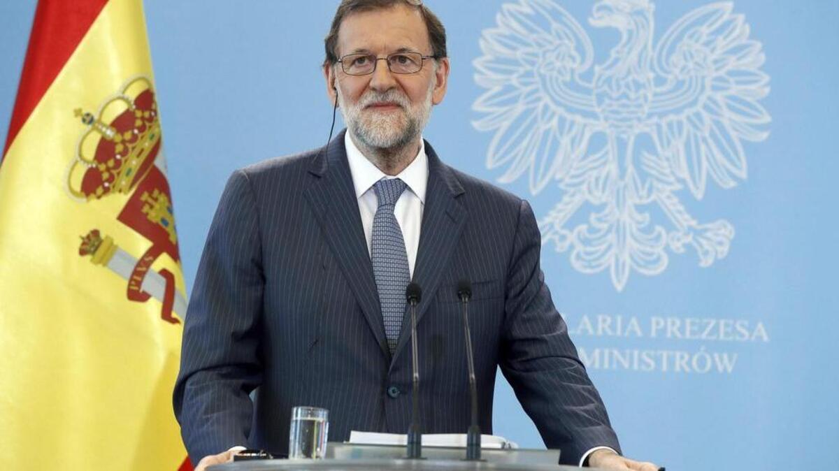 El presidente del Gobierno, Mariano Rajoy, durante la rueda de prensa ofrecida junto a la primera ministra de la República de Polonia, Beata Szydlo, en la Cancilleria con motivo de la XII Cumbre Hispano -Polaca.