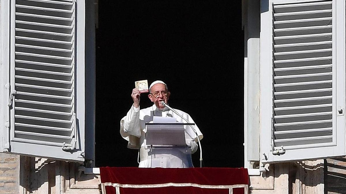 El papa Francisco preside la misa del Angelus en la Plaza de San Pedro en el Vaticano el 6 de enero de 2017.