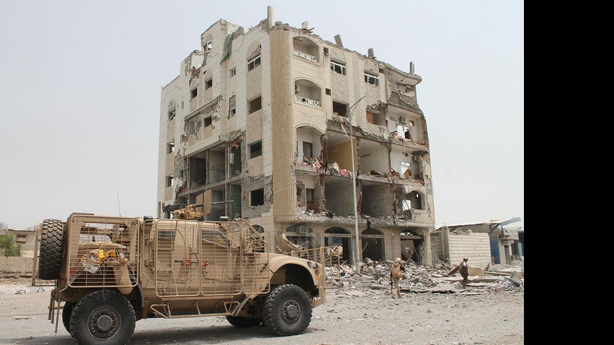 
Adén, donde continúan los enfrentamientos, es el bastión de los aliados de Hadi y escenario de duros combates entre los bandos rivales desde marzo pasado, cuando comenzaron los bombardeos de la coalición árabe.
