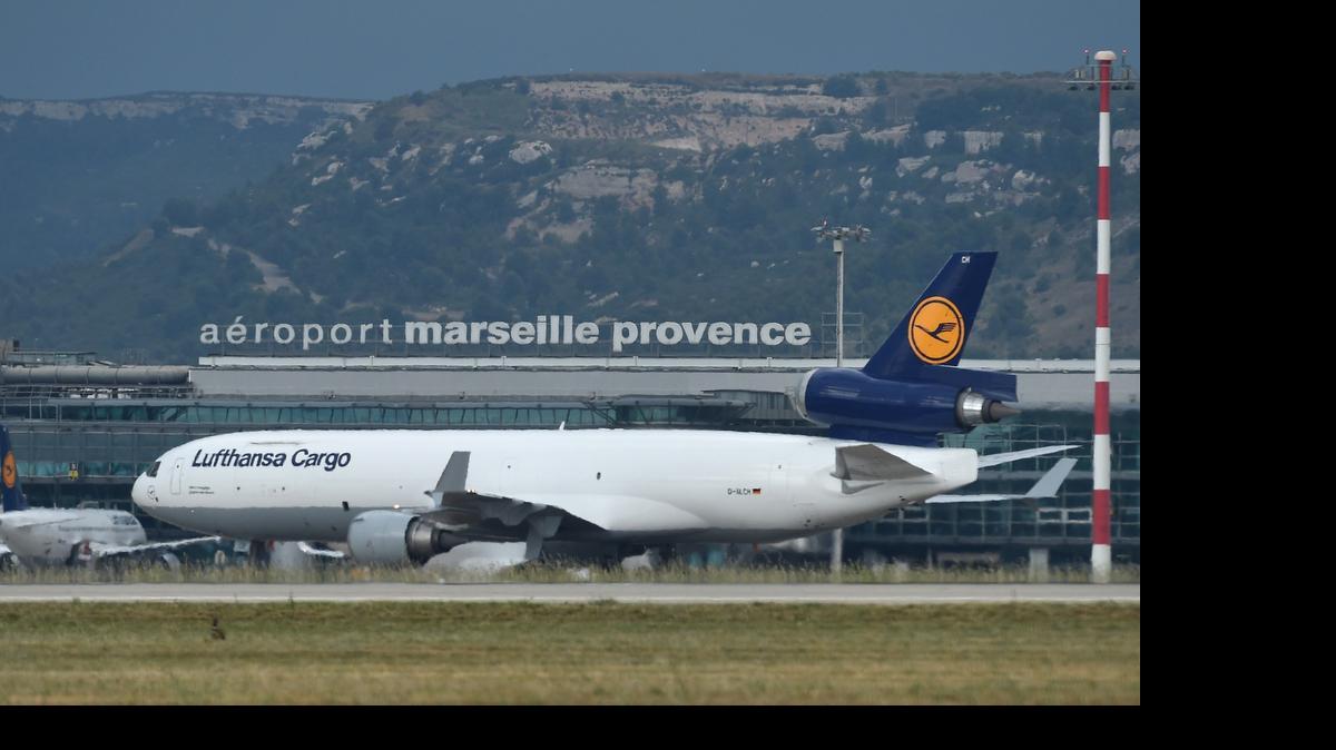 
Un avión fletado por Lufthansa, la casa matriz de Germanwings, despegó del aeropuerto de Marignane, cerca de Marsella, en el sur de Francia, con destino a Düsseldorf, Alemania, en este primer vuelo especial.
