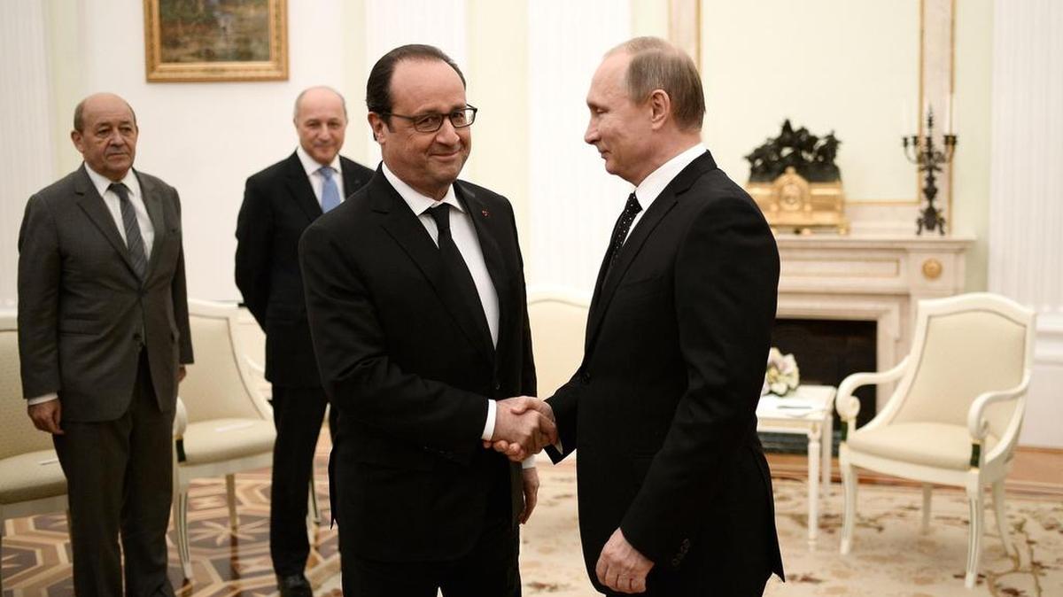 El presidente ruso Vladimir Putin anunció este jueves que está dispuesto a cooperar en la lucha antiterrorista al recibir a su homólogo francés François Hollande.