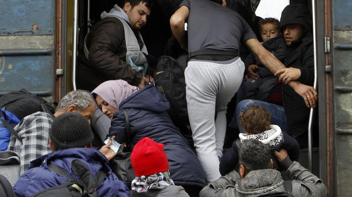 La República Checa, Eslovaquia, Hungría y Polonia pidieron a Grecia proteger la frontera de la Unión Europea (UE) del arribo de inmigrantes.