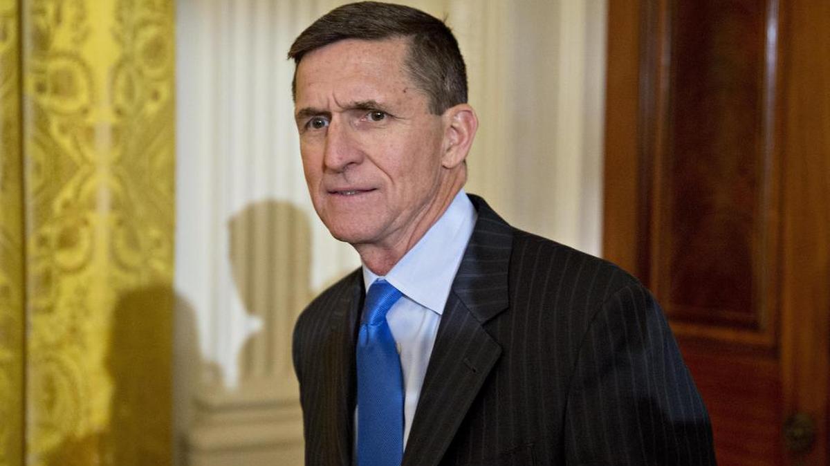 Fotografía de archivo del 22 de enero de 2017 de Michael Flynn en la Casa Blanca en Washington (EE.UU.). Michael Flynn, asesor de seguridad nacional del presidente de EEUU, Donald Trump, dimitió hoy, martes 14 de febrero de 2017, tras el escándalo generado a raíz de sus conversaciones con el Kremlin, de las que no informó a altos cargos de la Casa Blanca.