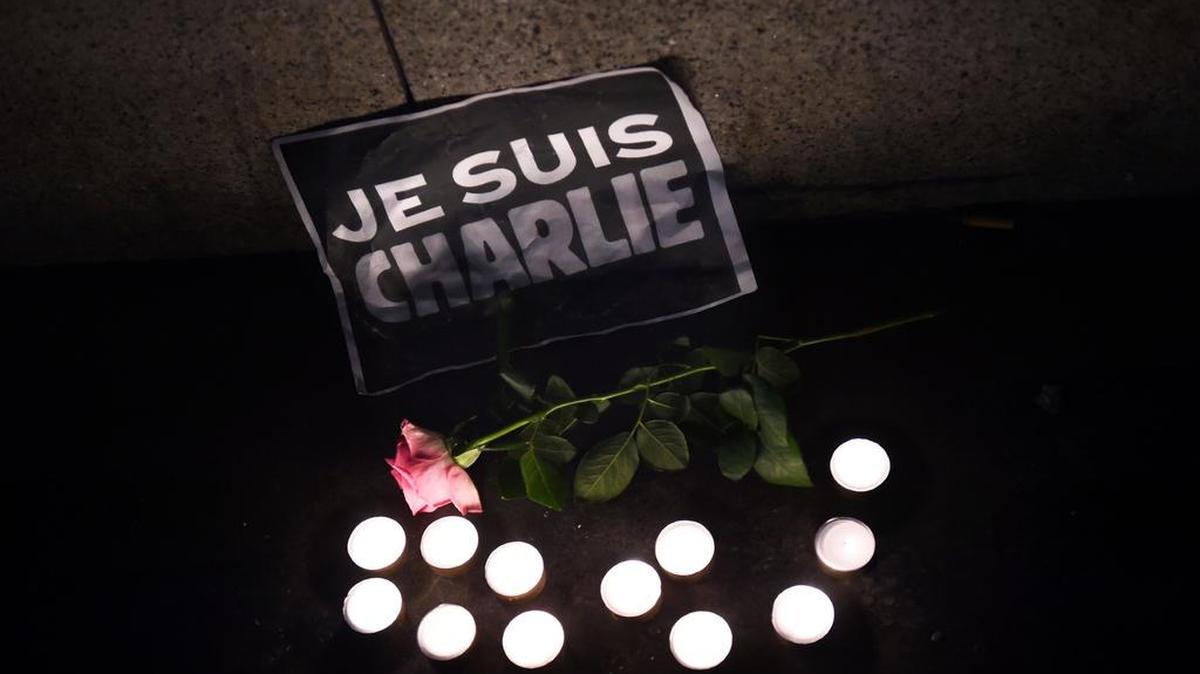 El atentado contra “Charlie Hebdo”, con doce fallecidos, fue el más sangriento en Francia en medio siglo hasta que la matanza del 13 de noviembre de ese mismo año en bares de París y la sala Bataclan estableció un nuevo récord, con 130 muertos.