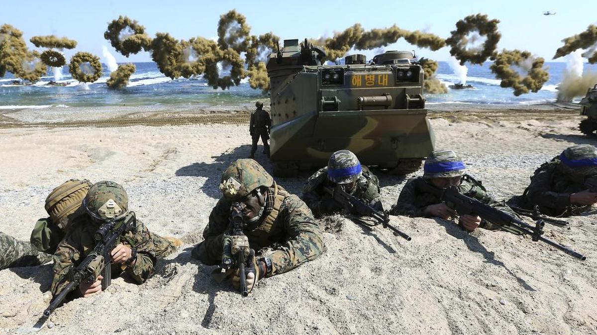 Marines estadounidense y surcoreanos durante los ejercicios militares conjuntos llamados Key Resolve.