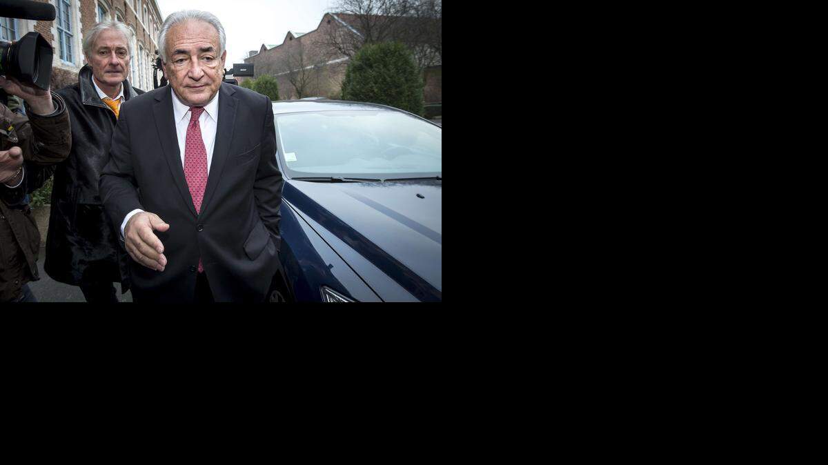 
Strauss-Kahn, de 65 años de edad, comparece ante este tribunal junto con otros 13 inculpados de proxenetismo agravado, delito pasible de 10 años de prisión.
