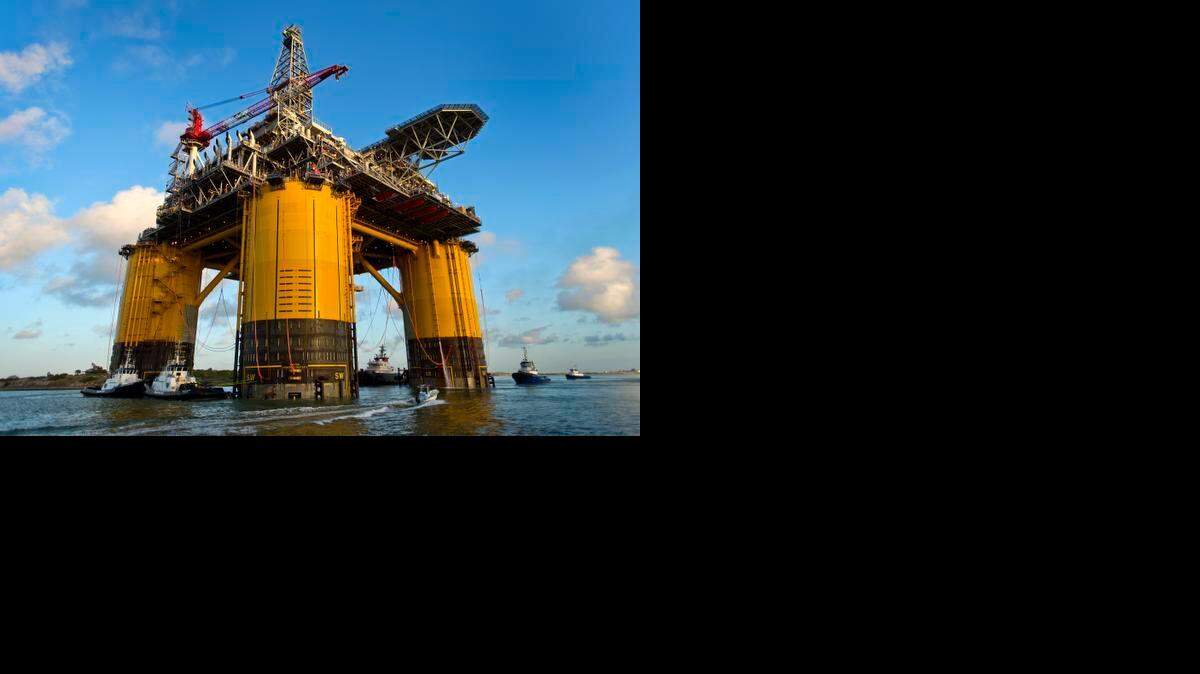 
Una plataforma de Shell, similar a la que muestra la foto, fue abordada por miembros de Greenpeace para denunciar la exploración petrolera en el Ártico.
