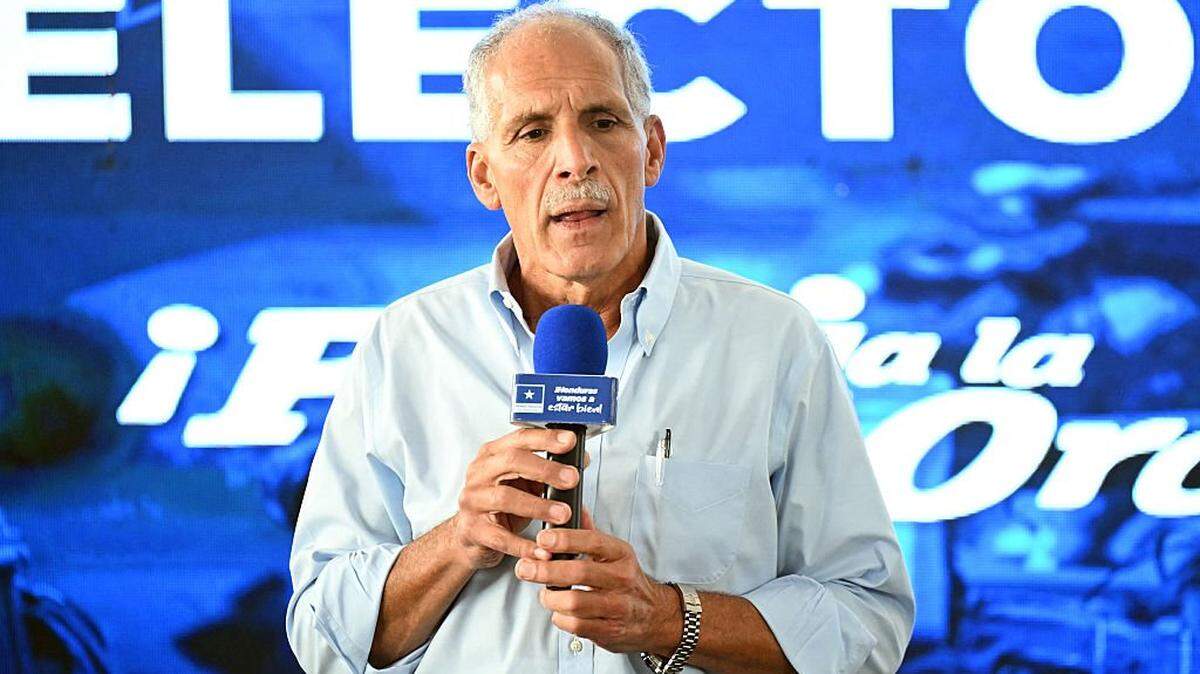 Honduras presidential candidate of the National Party Nasry Asfura speaks during a press conference in Tegucigalpa on December 1, 2025, a day after the presidential election. Candidate Nasry Asfura, supported by US President Donald Trump, and his rival Salvador Nasralla, also from the right-wing, are locked in a close race for victory in Honduras' presidential elections on Monday. (Photo by Marvin RECINOS / AFP via Getty Images)