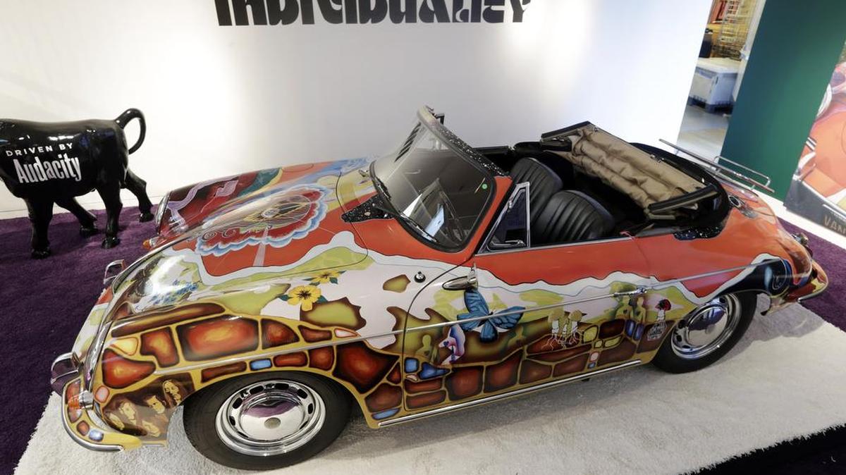 El descapotable de 1964, modelo 356C 1600 y pintado a medida todavía pertenecía a la familia Joplin y fue vendido en una subasta que terminó con aplausos, pues se vendió al triple del precio estimado de 600,000 dólares.