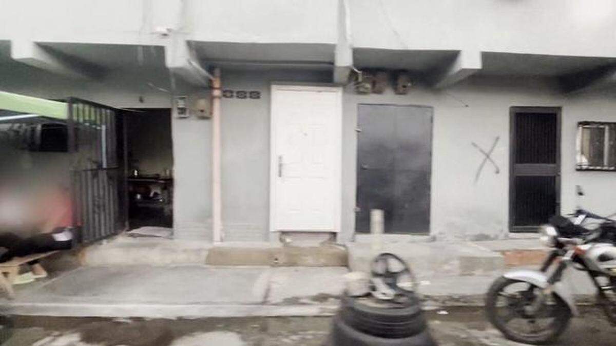 Una X de color negro aparece en las puertas de los oponentes a Maduro en Venezuela