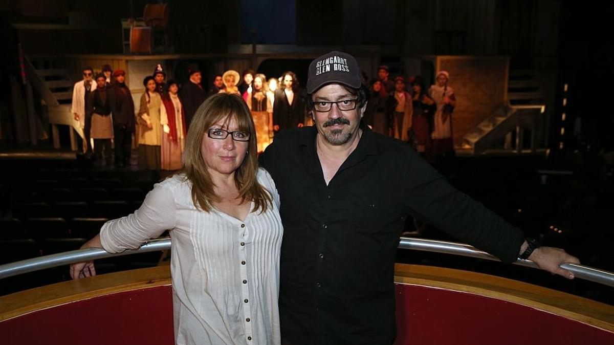 María Banda-Rodaz y John Rodaz, directores Área Stage. La directora ejecutiva decidió abrir la puertas del teatro para recibir donaciones a beneficio de las víctimas del terremoto de Ecuador.