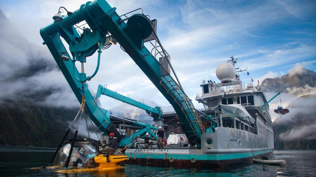 Fotografía sin fecha cedida que muestra el barco de exploraciones marítimas The Alucia, durante un viaje a Nueva Zelandia.