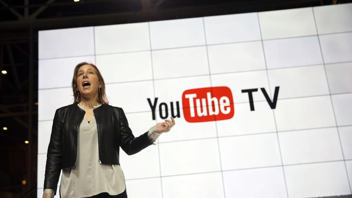 Susan Wojcicki, directora ejecutiva de YouTube Inc., presenta el nuevo servicio de suscripción de televisión de la compañía en la sede de YouTube Space LA en Los Ángeles, California, Estados Unidos, el martes 28 de febrero de 2017.