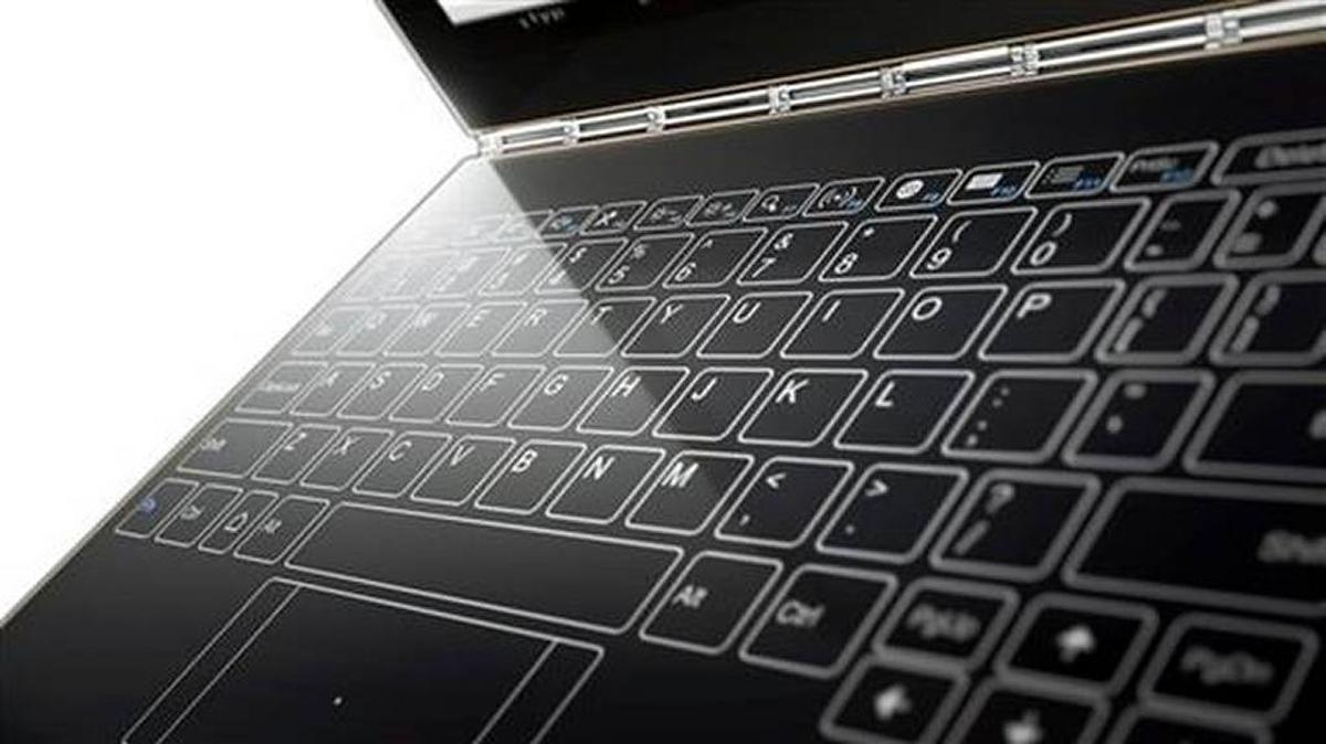Imagen facilitada por la firma Lenovo en la que aparece el teclado virtual de su nueva laptop Yoga Book.