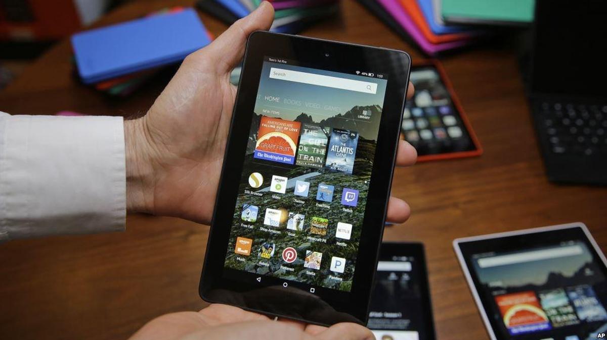 La tableta Fire, de Amazon, destaca por su funcionalidad y precio asequible.