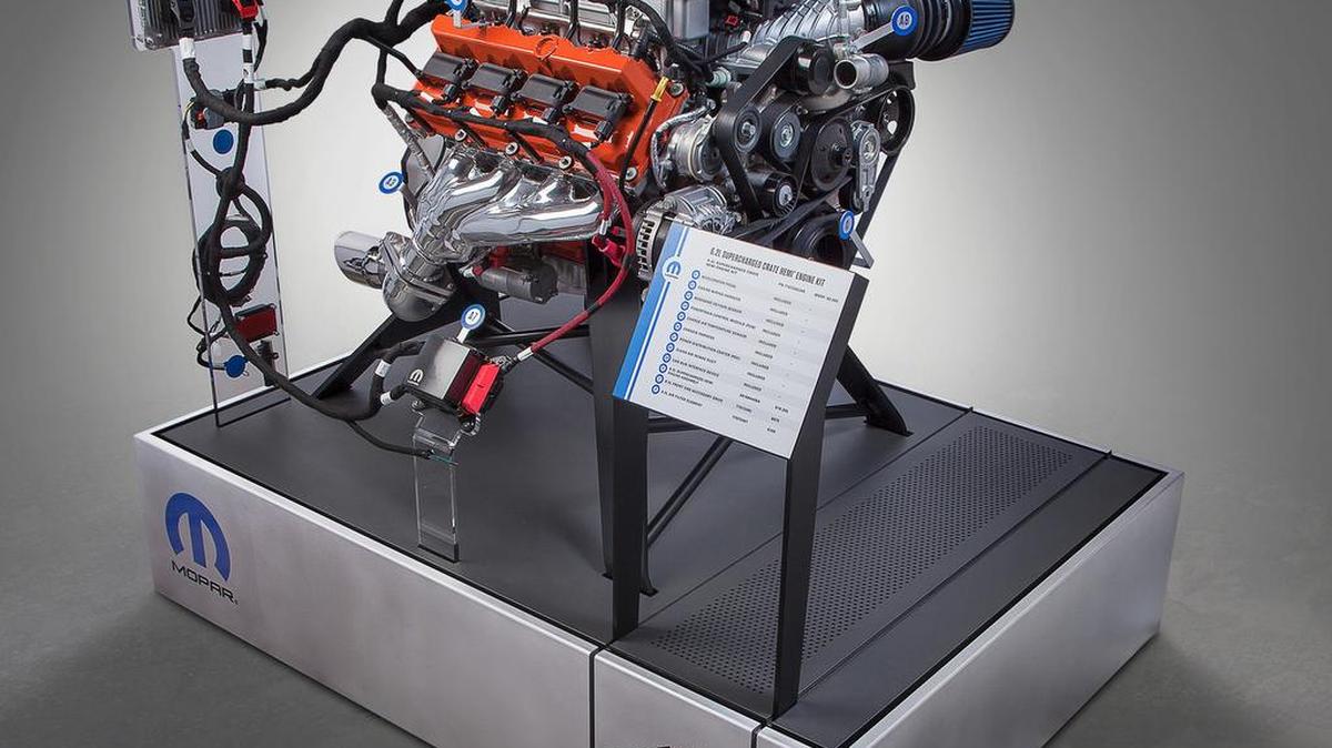 La marca Mopar está presentando un nuevo kit para el motor de 6.2 litros sobrealimentado Crate HEMIAE, apodado el Hellcrate, que inyecta 707 caballos de fuerza debajo del capó.