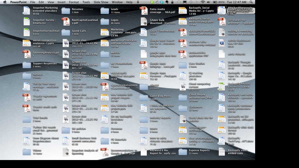 
Su computadora puede estar lenta, entre otras razones, porque su escritorio virtual tiene gran cantidad de documentos innecesarios olvidados sobre el. Guárdelos.
