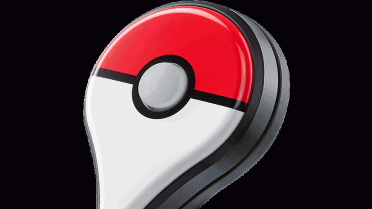 Este es el Pokémon Go Plus, un aparato que les permitirá a los usuarios jugar sin usar su teléfono celular.