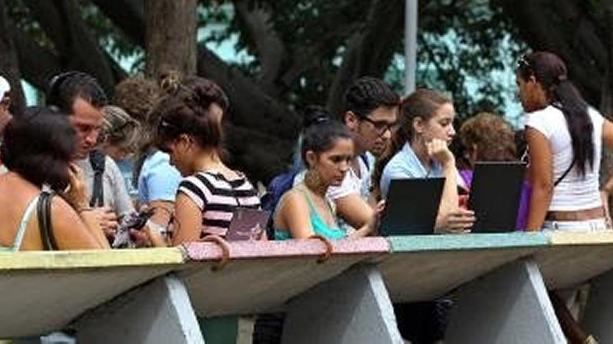 En Cuba solo un 3 por ciento tienen una computadora en casa.