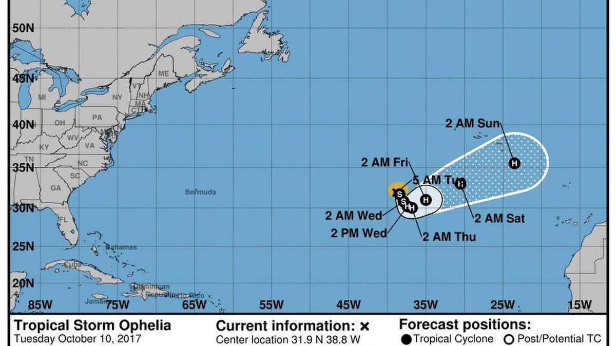 Gráfico cedido que muestra la trayectoria de tres días de la tormenta tropical Ofelia el martes 10 de octubre de 2017.