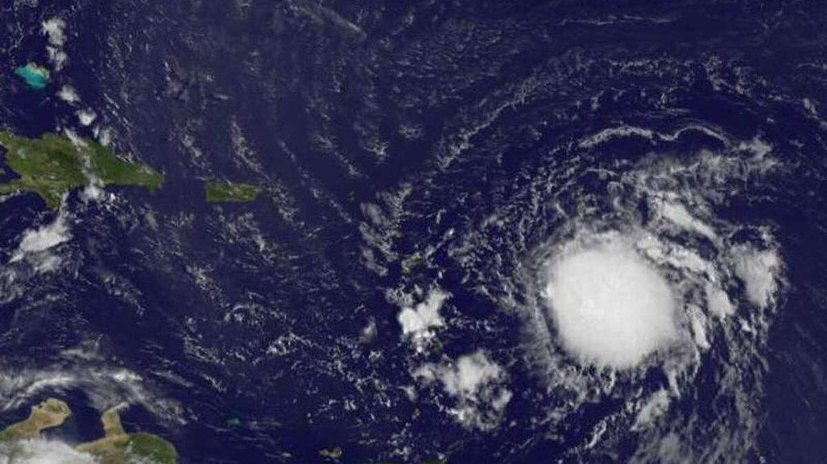 Si la tormenta mantiene la trayectoria prevista, se convertiría en huracán en la madrugada del próximo lunes a su paso por Bahamas.