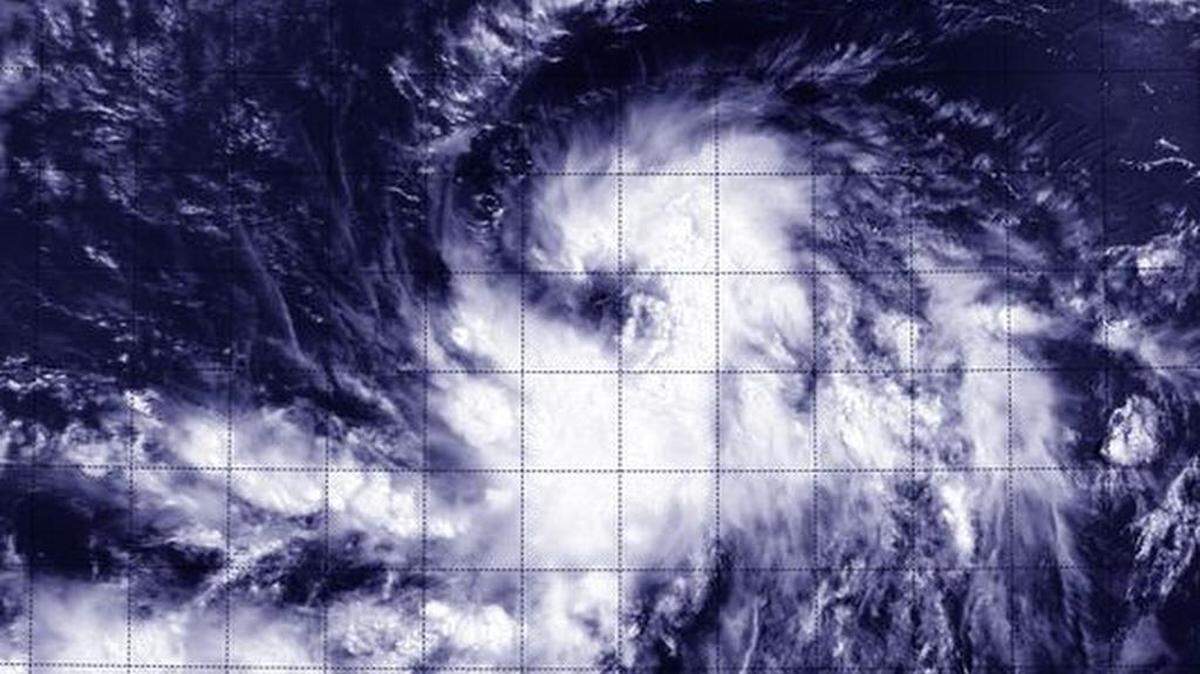 El centro de la tormenta tropical se halla cerca de la latitud 11,3 grados norte y la longitud 40,2 grados oeste, y en las próximas 48 horas se moverá en dirección oeste-noroeste.