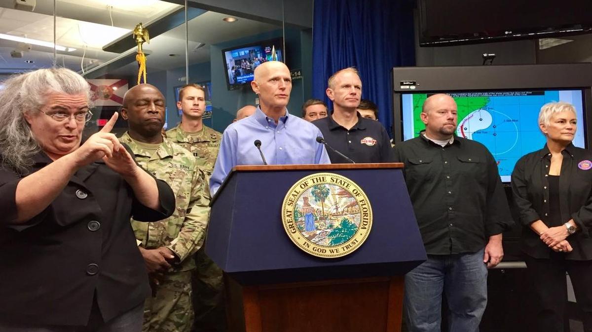 El gobernador de la Florida, Rick Scott, durante una conferencia de prensa el jueves 6 de octubre en Tallahassee. 