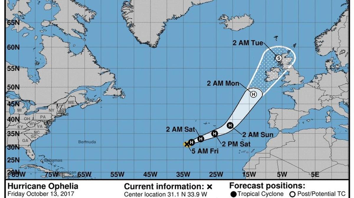 Gráfico cedido que muestra la trayectoria de tres días del huracán Ofelia el viernes 13 de octubre de 2017.