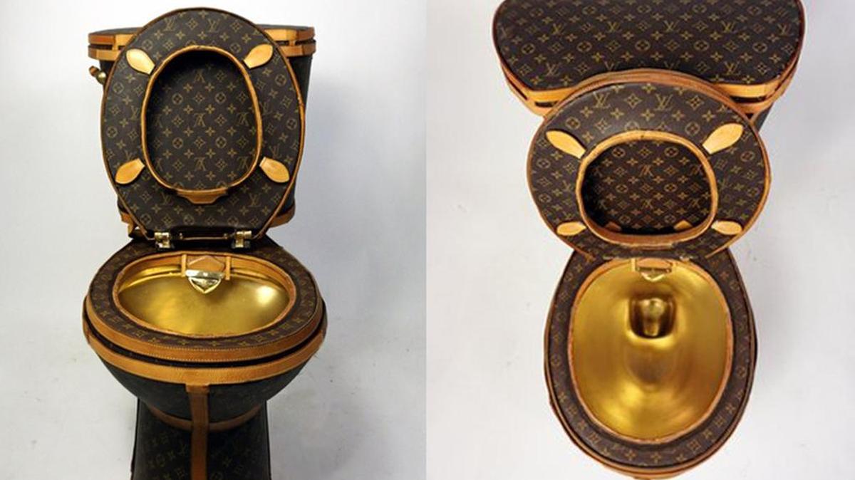 El inodoro de oro que está siendo vendido por $100,000.