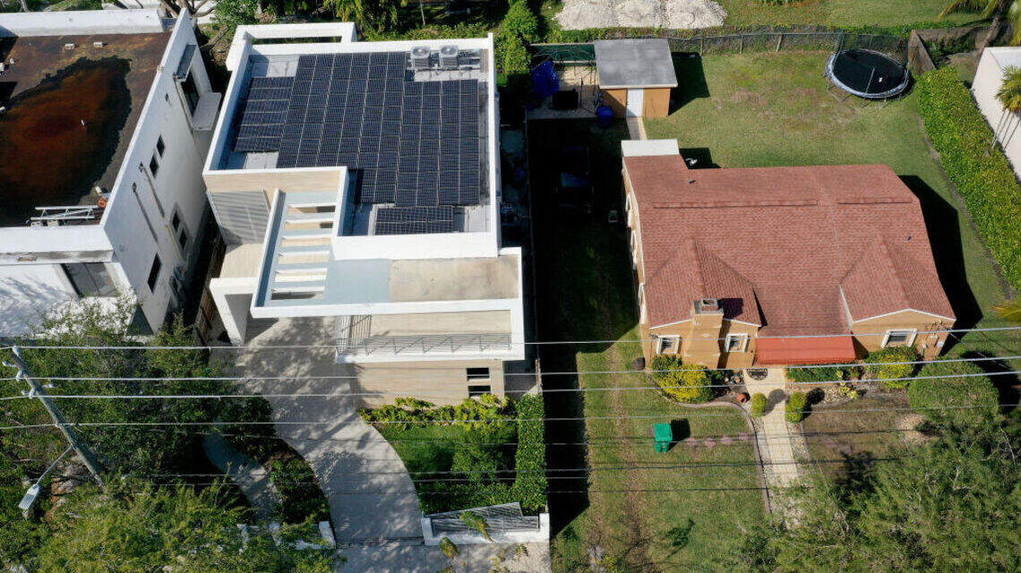 Cómo proteger los paneles solares de la furia de los huracanes