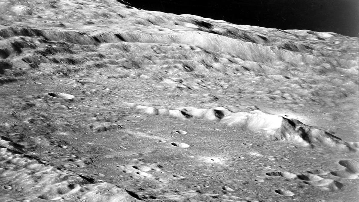 Una de las fotos de la superficie lunar tomada por los astronautas del Apollo 10, en mayo de 1969.