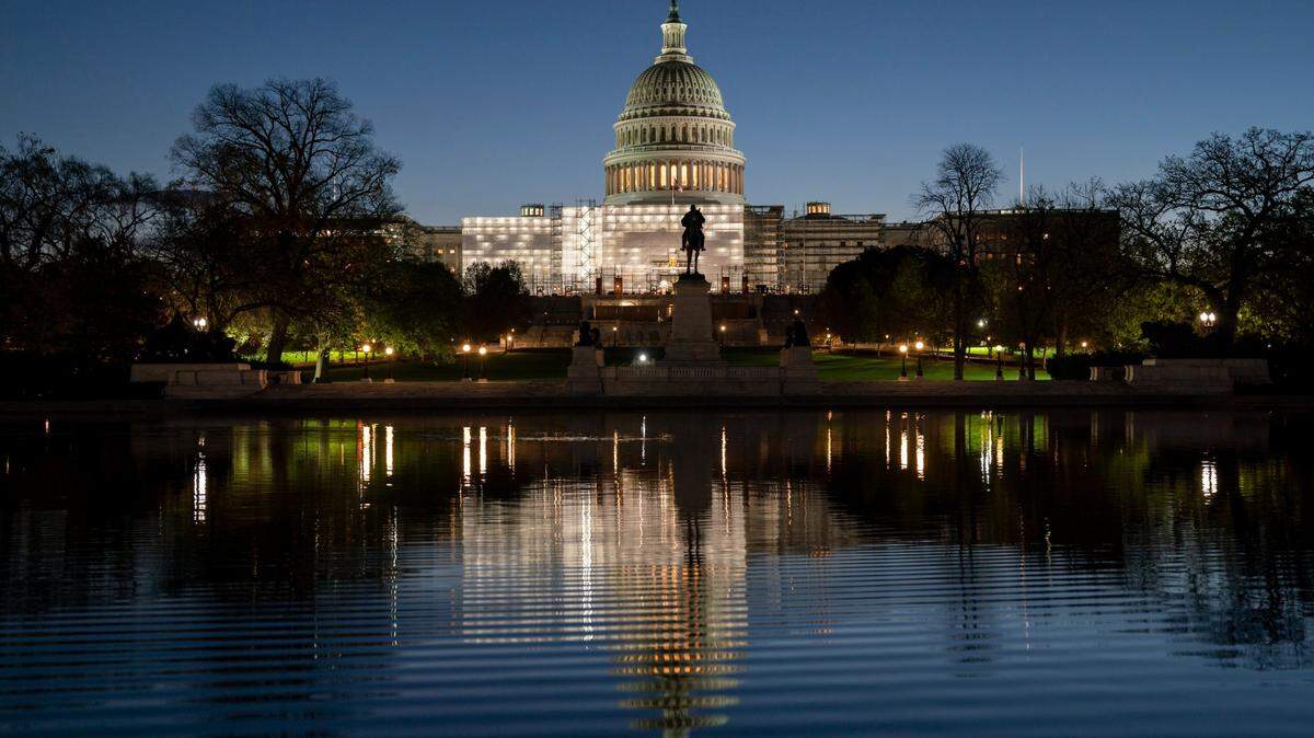 Vista del Capitolio de Estados Unidos en el día en que el Congreso reanuda sus actividades después de un largo receso y las elecciones intermedias, en Washington D.C., el lunes 14 de noviembre de 2022. (Foto AP/J. Scott Applewhite)