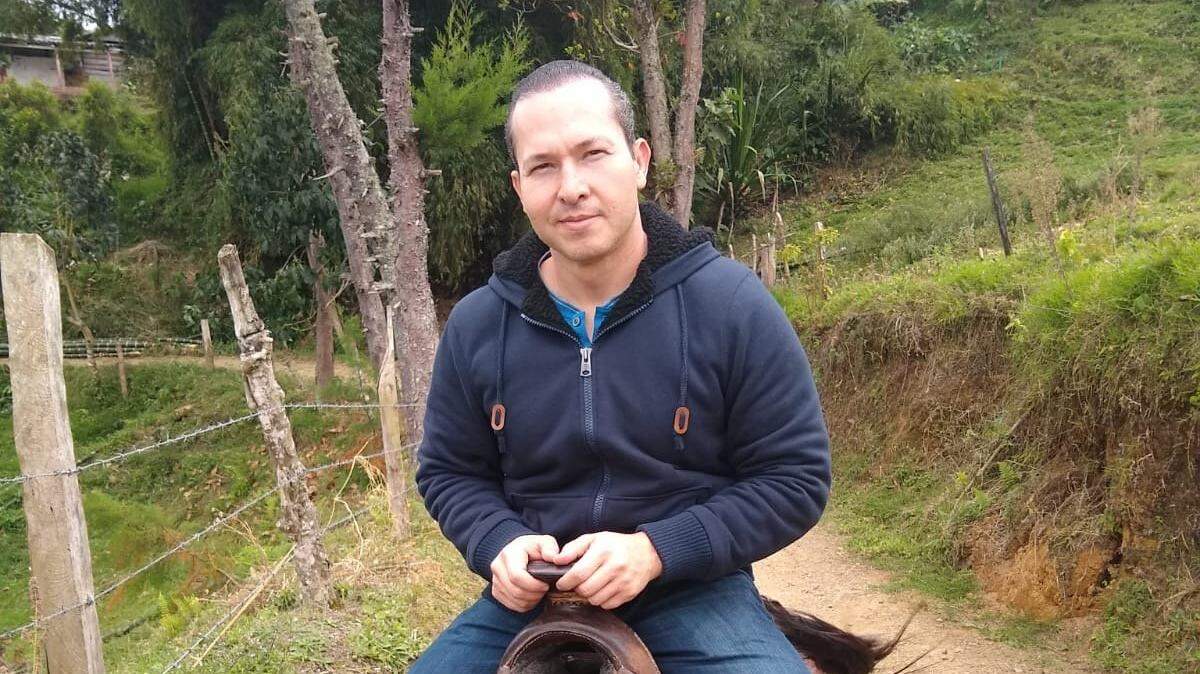 Foto sin fechar que muestra a Eyvin Hernández durante una visita a Colombia. El Departamento de Estado de Estados Unidos designó a Hernández como víctima de un arresto injustificado en Venezuela, autorizando los esfuerzos para asegurar su liberación. (Cortesía de la familia Hernández)