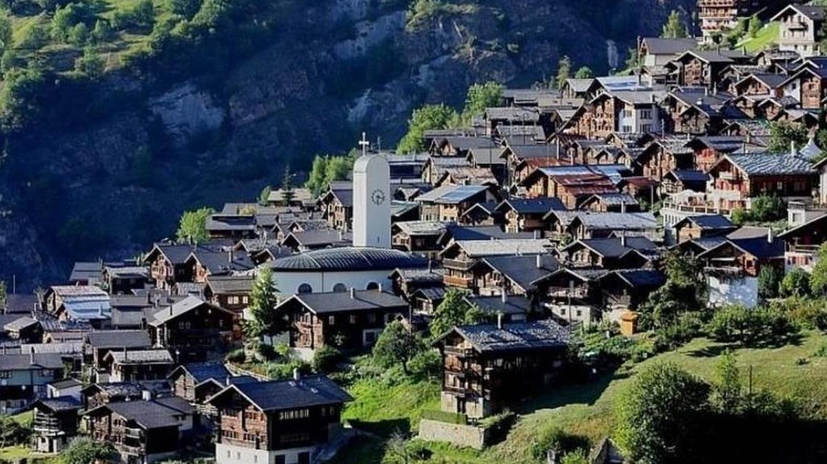 Albinen, una pequeña comunidad de menos de 250 habitantes, está ubicada en la cantón del Valais y a tres horas de Zürich.