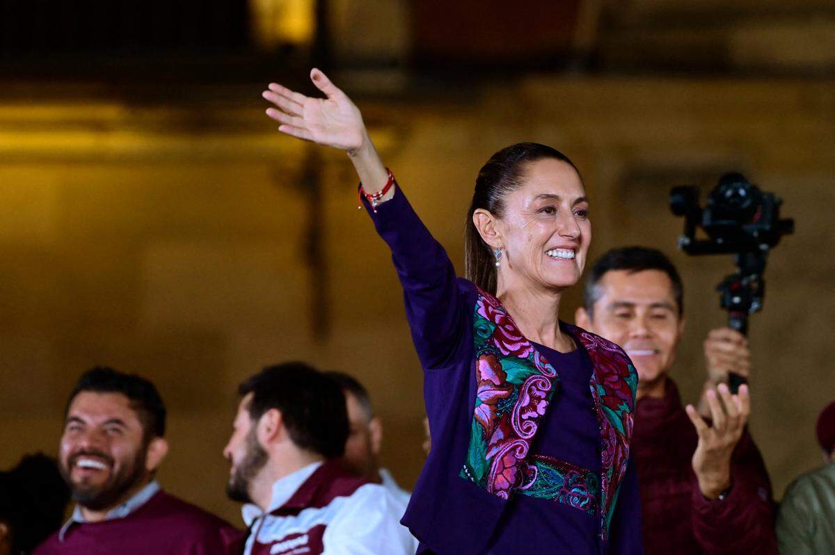 Claudia Sheinbaum Pardo celebra con sus seguidores la victoria en la elecciones presidenciales de México, el domingo 2 de junio de 2024, en Ciudad de México.