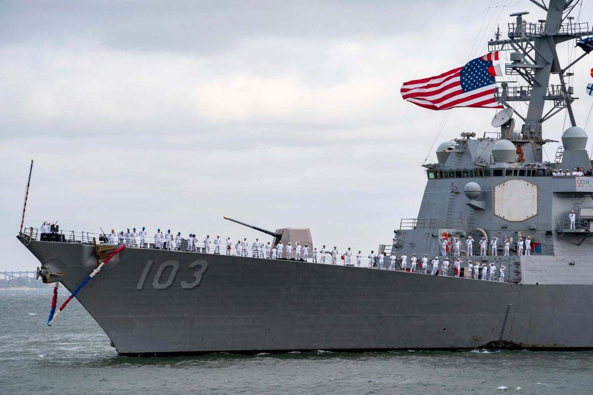 NORFOLK (25 de mayo de 2023) El destructor de misiles guiados USS Truxtun (DDG 103) de clase Arleigh Burke regresa a la Estación Naval de Norfolk luego de un despliegue de nueve meses con Carrier Strike Group (CSG)