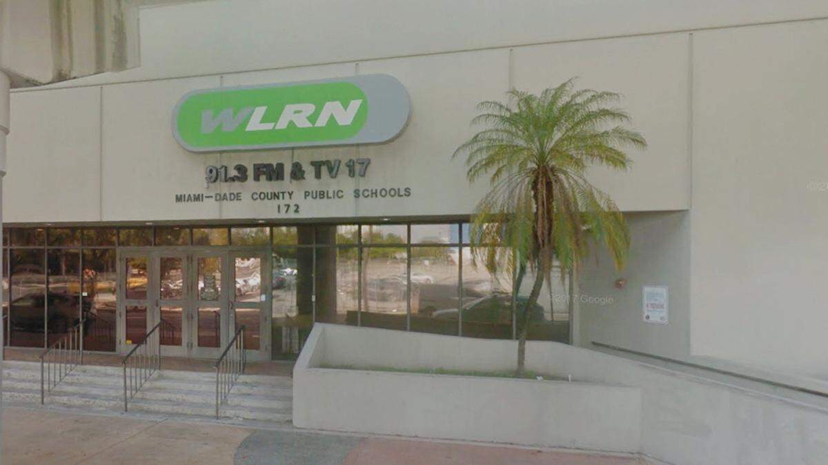 Entrada de la estación de radio y televisión pública del Condado Miami-Dade, WLRN 91.3 FM/Canal 17, ubicada en 172 NE 15th St., cerca del downtown Miami.